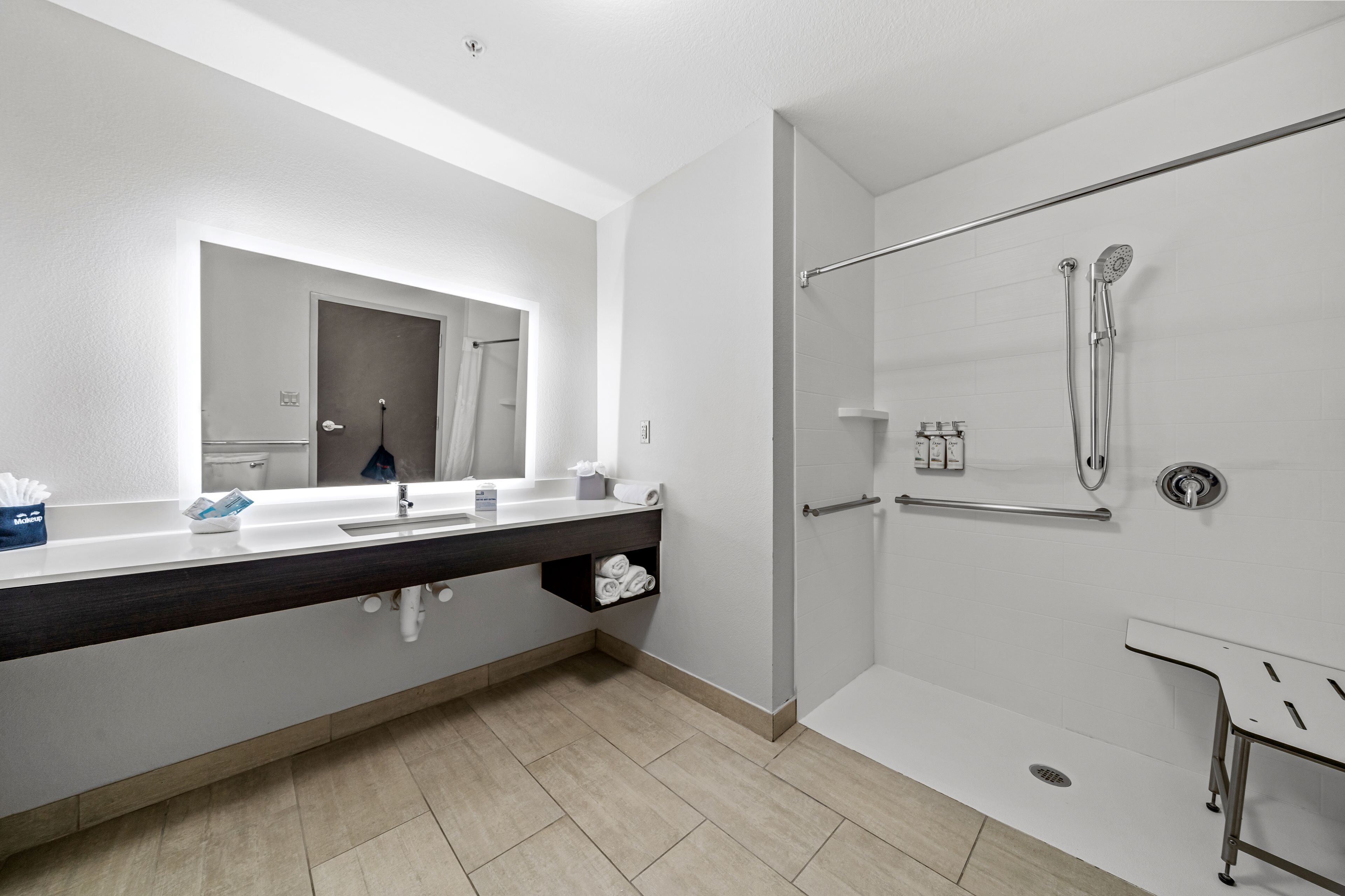 suite, 1 king bed, roll-in shower (communications accessible) | bathroom | free toiletries, hair dryer, towels