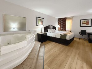 1 bedroom, pillowtop beds, desk, laptop workspace