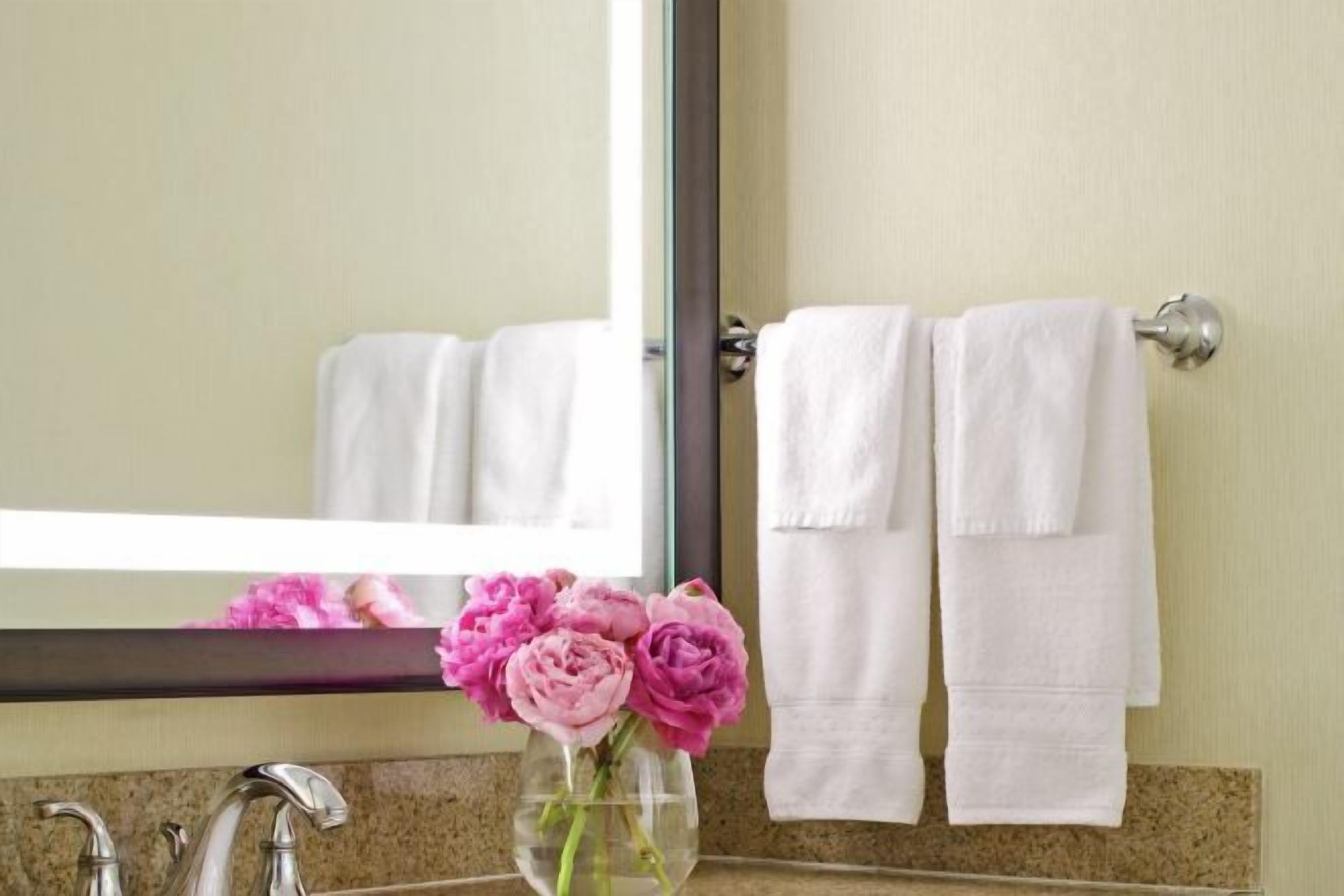 Badkar/dusch, lyxtoalettartiklar, hårtork och handdukar