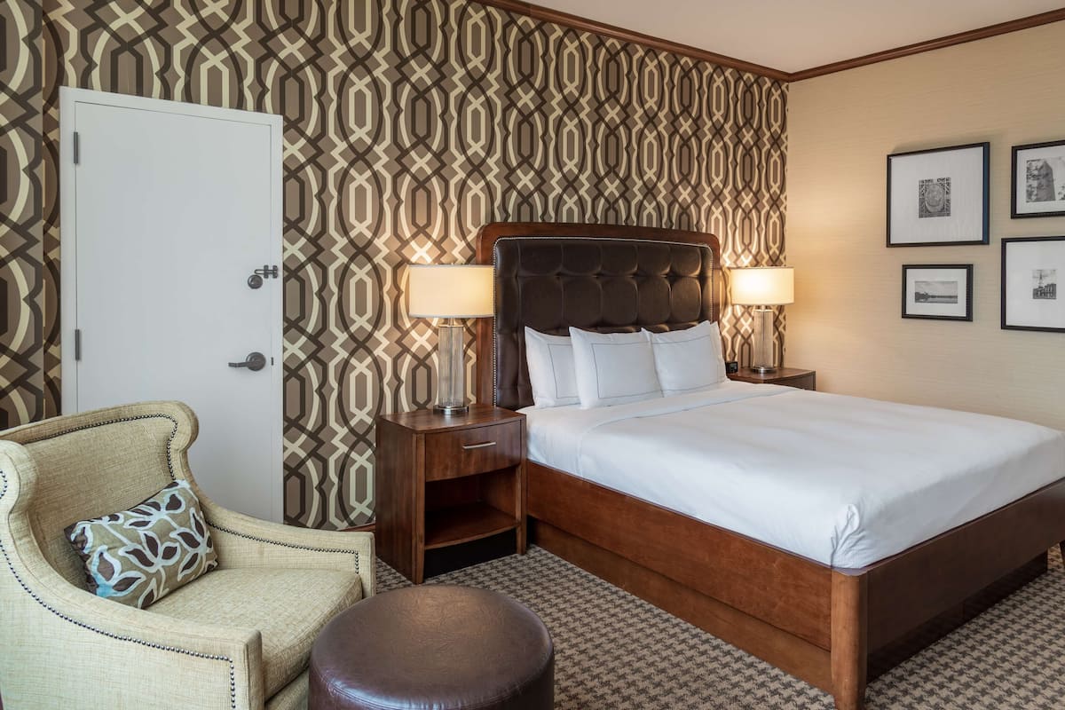 Ropa de cama de alta calidad y camas con pillow-top