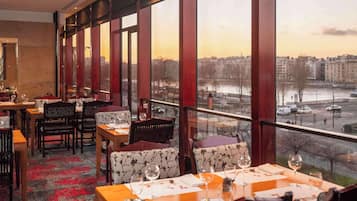 2 restoran, melayani sarapan, makan siang; sajian masakan Prancis