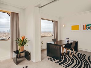 Suite ejecutiva, 1 cama de matrimonio | Ropa de cama de alta calidad, colchones con acolchado adicional, minibar