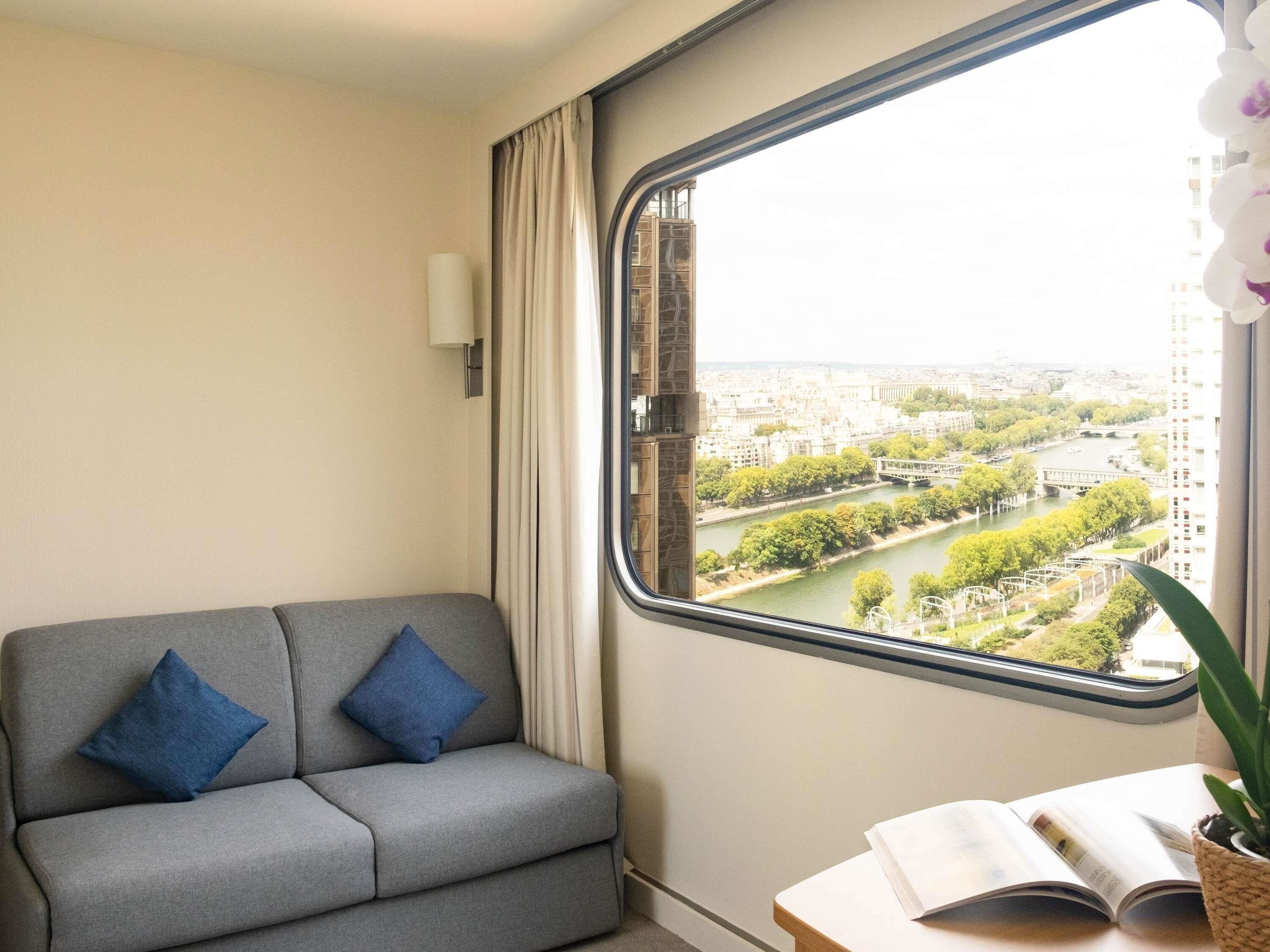 Executive Room, 1 Queen Bed with Sofa bed | Premium bedding, pillow-top beds, minibar, in-room safe