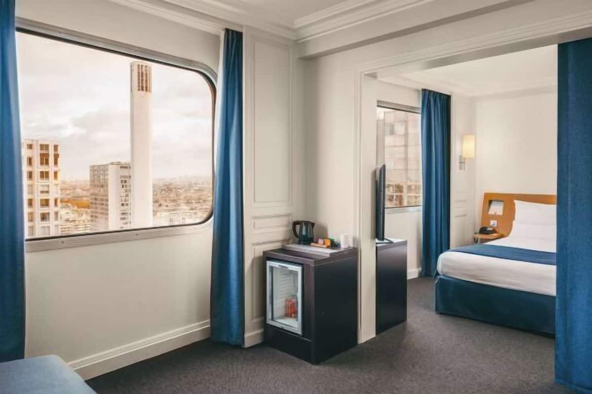 Premium bedding, pillowtop beds, minibar, in-room safe