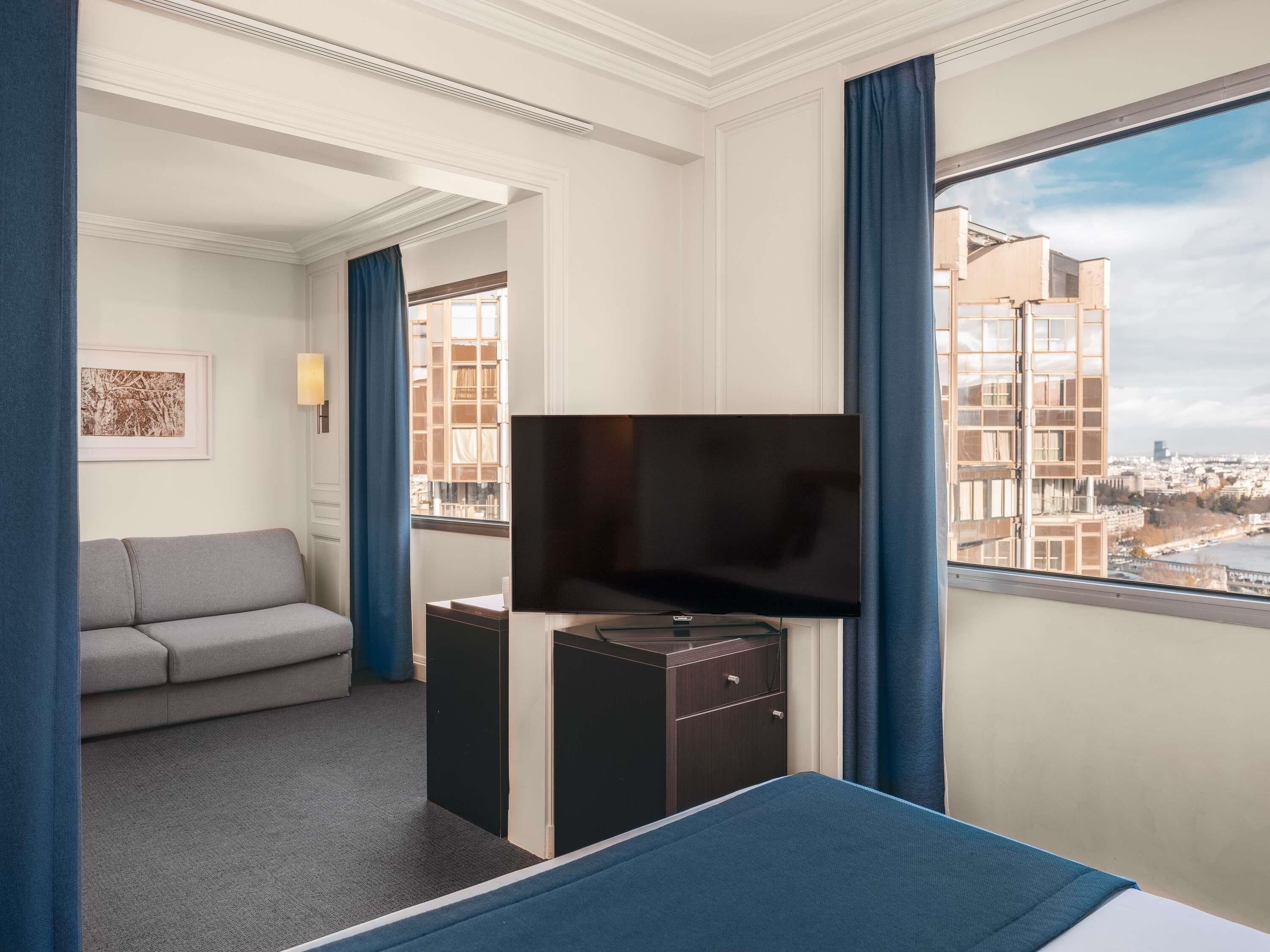 Junior Suite, 1 Double Bed with Sofa bed, City View | Premium bedding, pillowtop beds, minibar, in-room safe