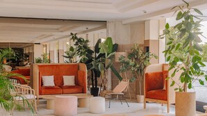 A modern lounge area with sofas, chairs, and potted plants. - Novotel Paris Centre Tour Eiffel (Paris)