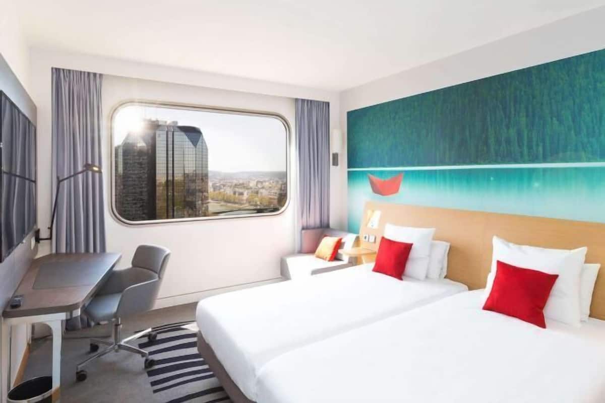 Premium bedding, pillowtop beds, minibar, in-room safe