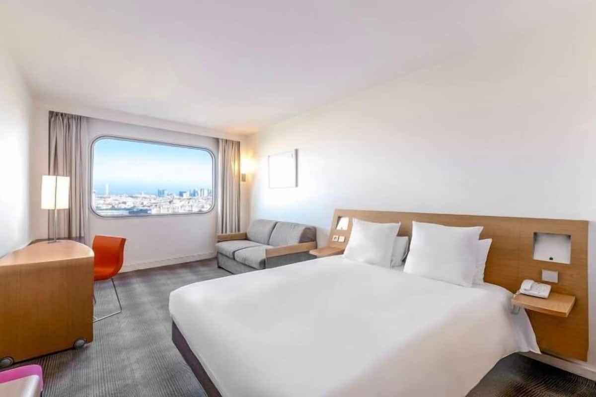 Premium bedding, pillowtop beds, minibar, in-room safe