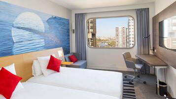 Classic Room, 2 Twin Beds | Premium bedding, pillowtop beds, minibar, in-room safe