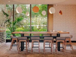 Serves breakfast, lunch, and dinner - Novotel Paris Centre Tour Eiffel (Paris)