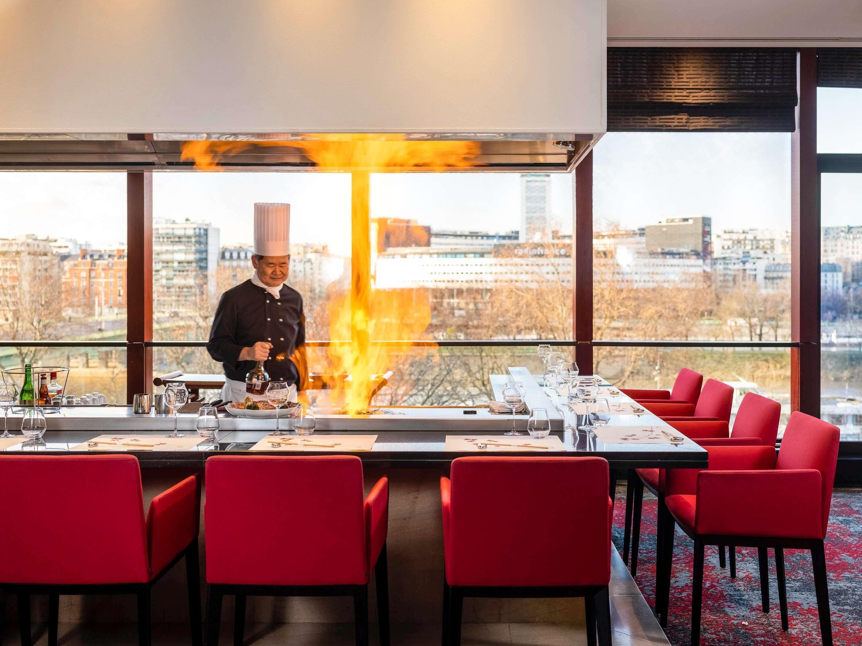 2 restaurants, breakfast, lunch, dinner served; French cuisine