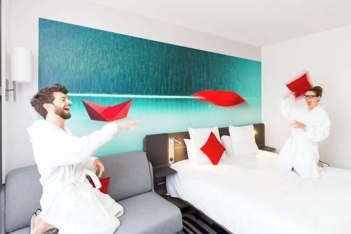 Premium bedding, pillowtop beds, minibar, in-room safe