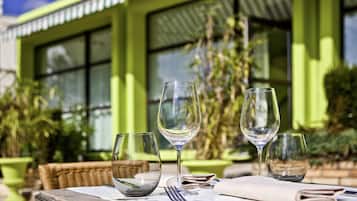 Ze serveren er ontbijt, lunch en diner