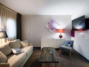 Individually furnished, desk, blackout drapes, soundproofing