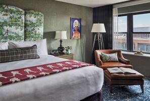 Premium bedding, in-room safe, desk, laptop workspace - Graduate by Hilton Minneapolis (Minneapolis)