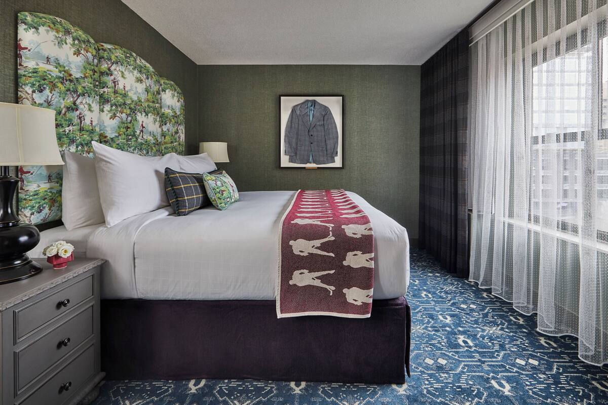 Premium bedding, in-room safe, desk, laptop workspace