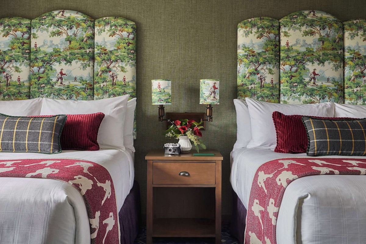 Premium bedding, in-room safe, desk, laptop workspace