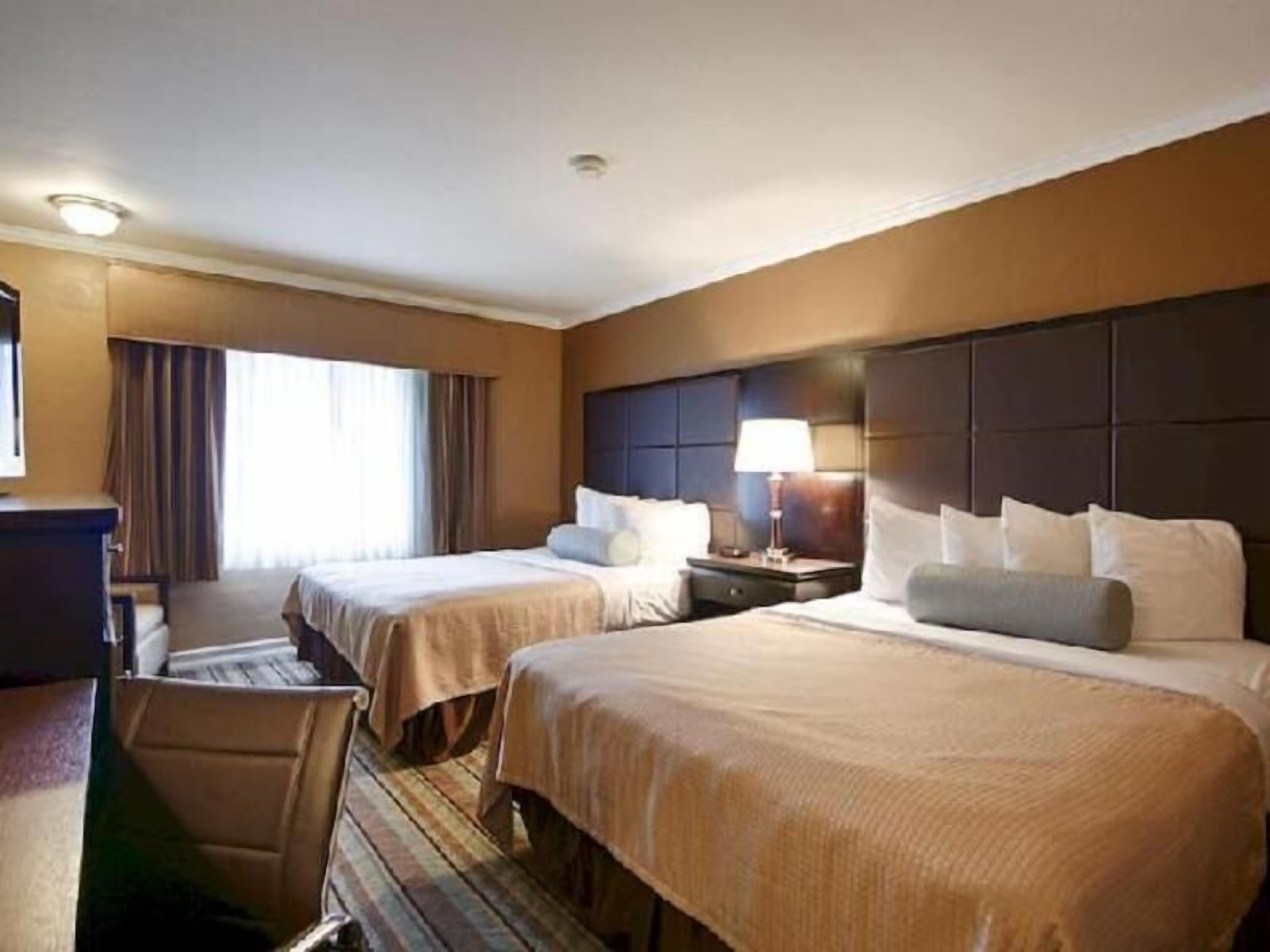 In-room safe, desk, laptop workspace, iron/ironing board