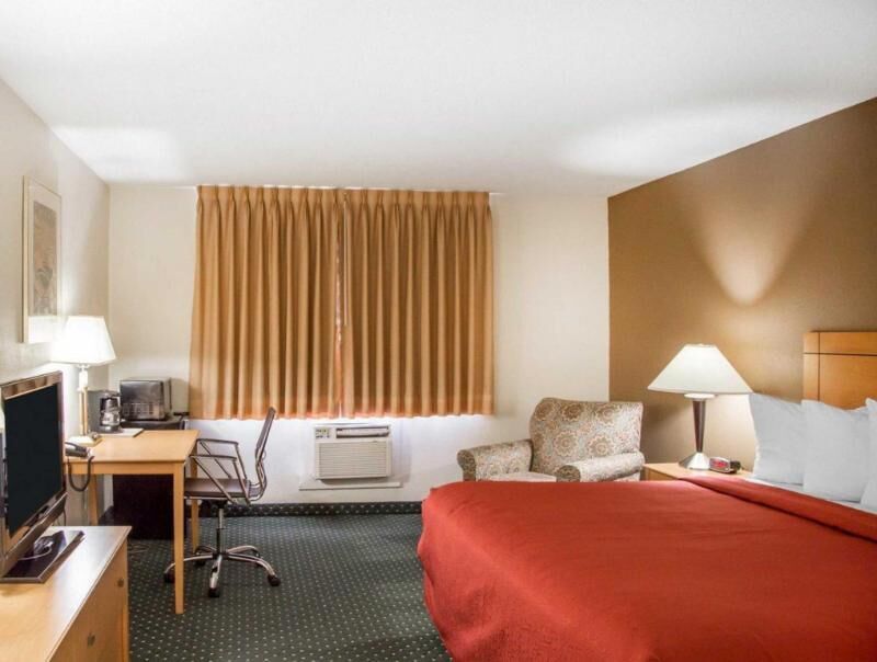 Desk, blackout drapes, iron/ironing board, free WiFi