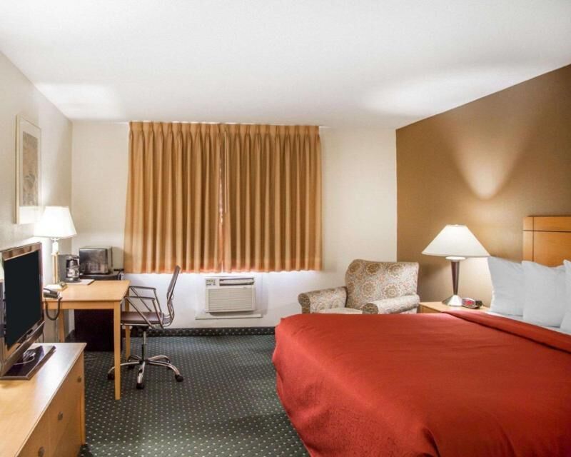 Desk, blackout drapes, iron/ironing board, free WiFi