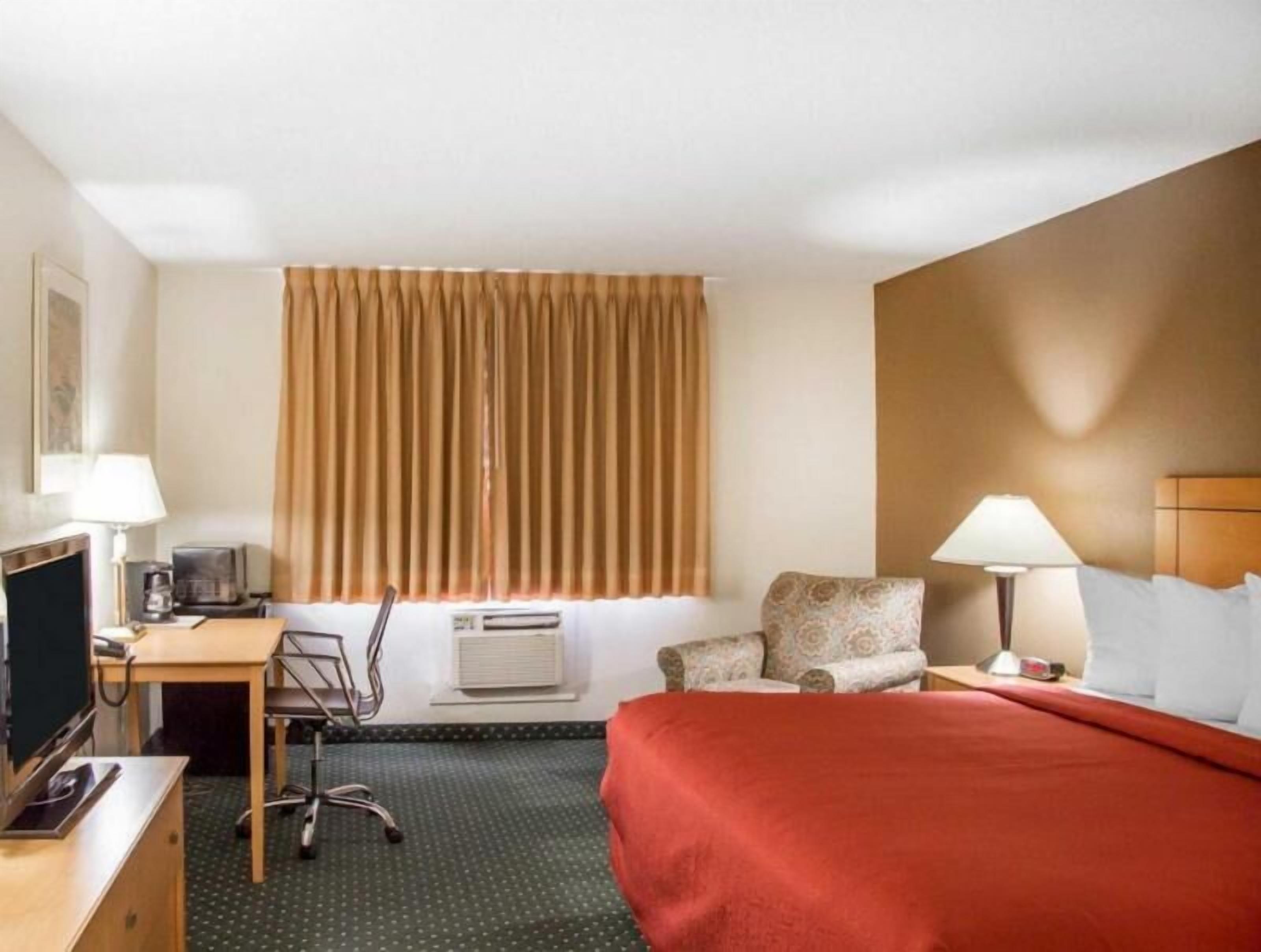 Desk, blackout drapes, iron/ironing board, free WiFi