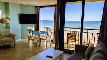Deluxe Suite, 1 King Bed with Sofa bed | Individually decorated, individually furnished, iron/ironing board