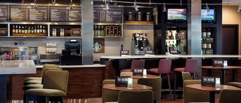 Petit déjeuner préparé sur commande servi en supplément