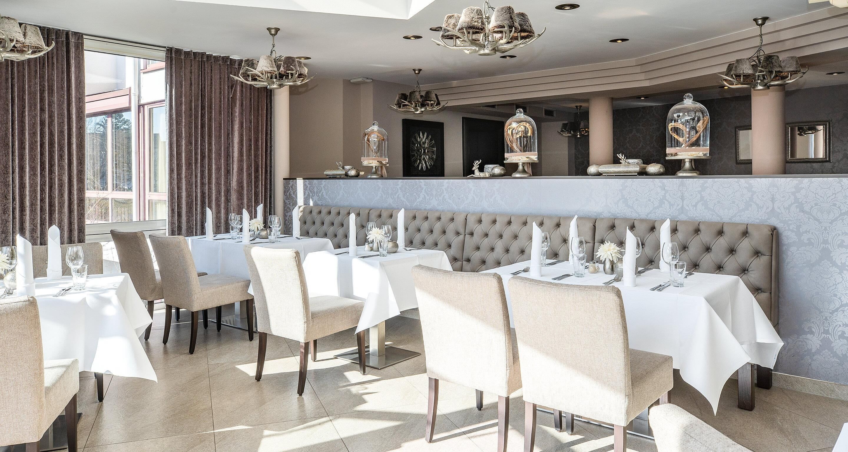 Se sirven cenas y cocina americana, con vista al jardín 