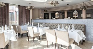 Dinner served, American cuisine, garden views