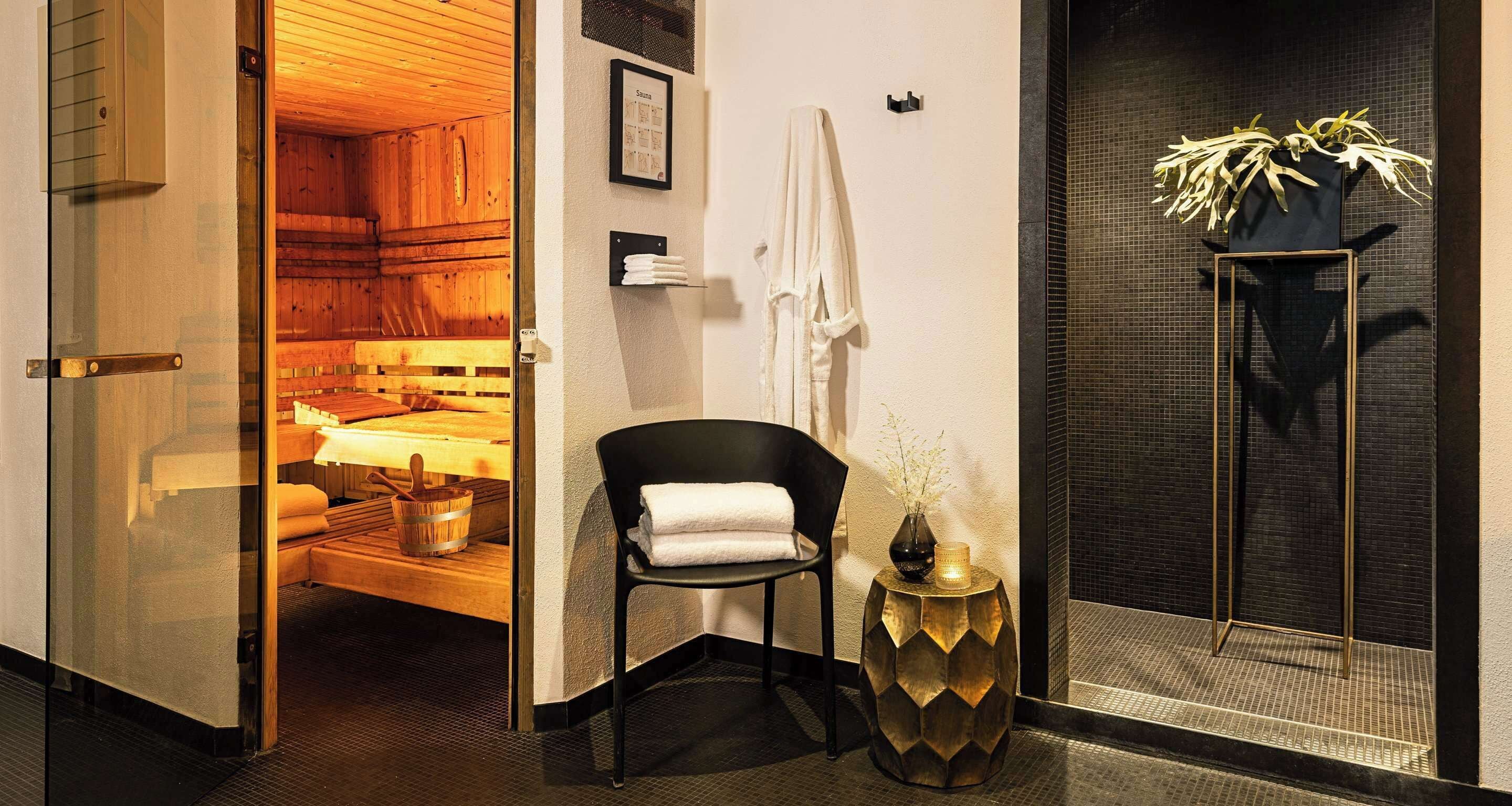 body treatments, body wraps, body scrubs, facials, 5 treatment rooms