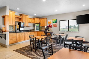 Free buffet breakfast  - Quality Inn Beloit (Beloit)