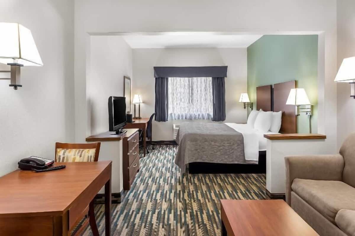 Iron/ironing board, free WiFi, individually furnished, bed sheets
