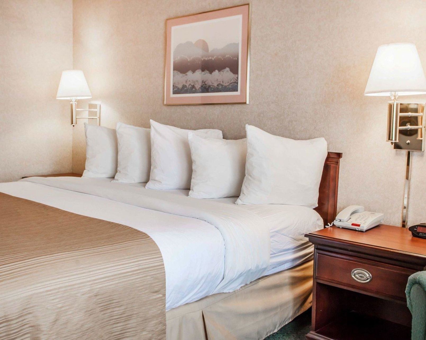 Individually furnished, iron/ironing board, free WiFi, bed sheets