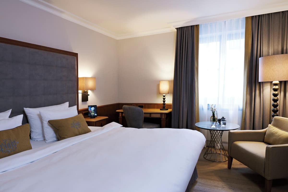 1 bedroom, premium bedding, minibar, in-room safe