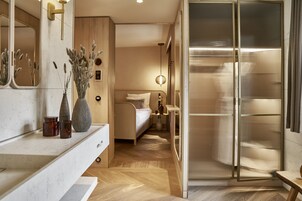 Junior Suite | Premium bedding, minibar, in-room safe, individually decorated