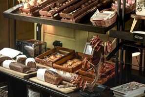 Desayuno buffet todos los días (con cargo)