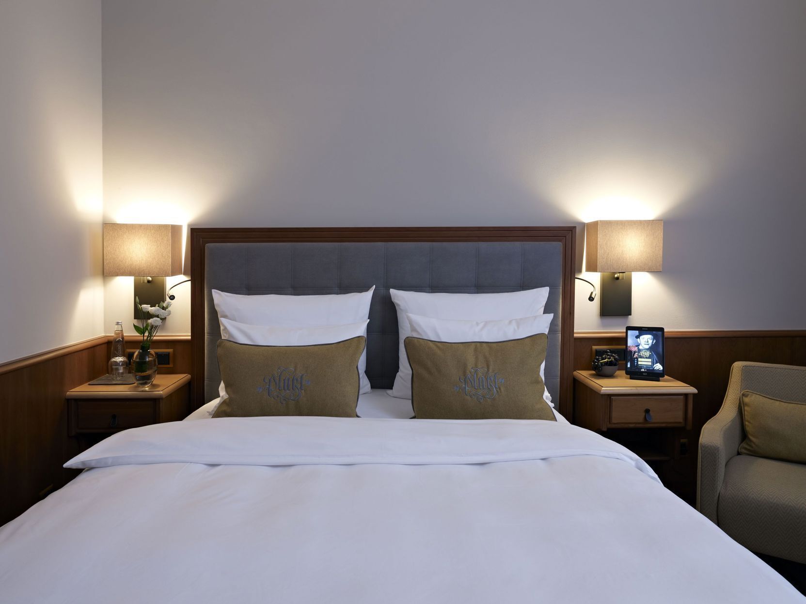 Ropa de cama de alta calidad y minibar 