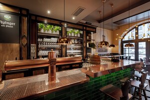 2 restaurants, lunch, dinner served; Regional cuisine