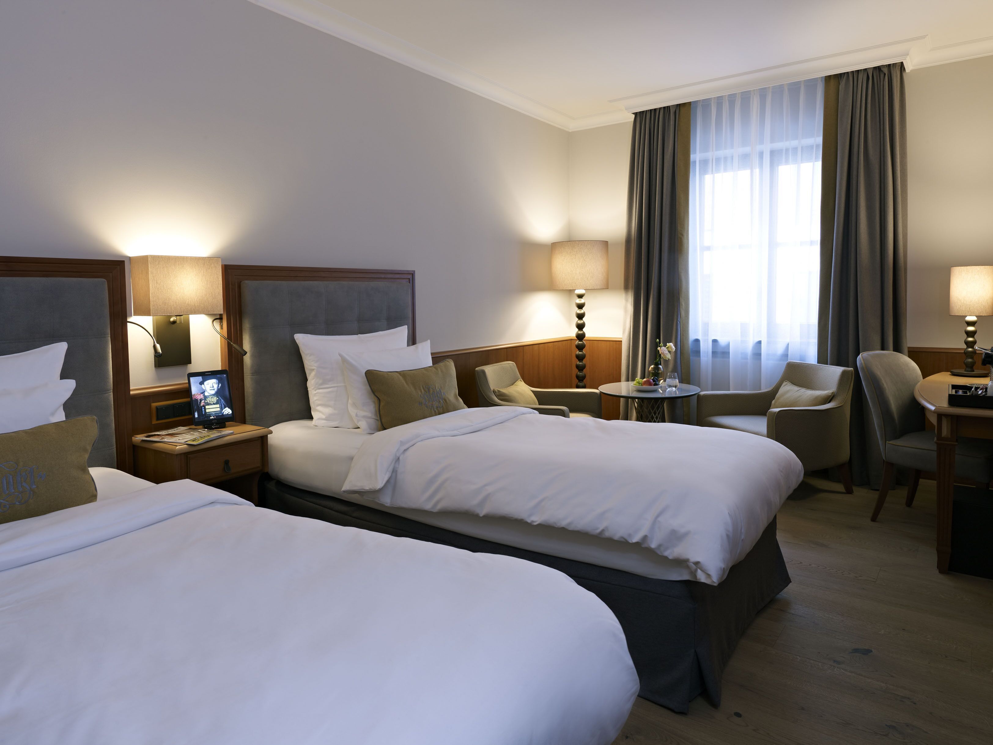 Ropa de cama de alta calidad y minibar 