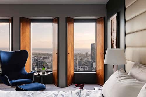 Chambre Supérieure, 1 très grand lit, vue fleuve | Literie de qualité supérieure, surmatelas, minibar