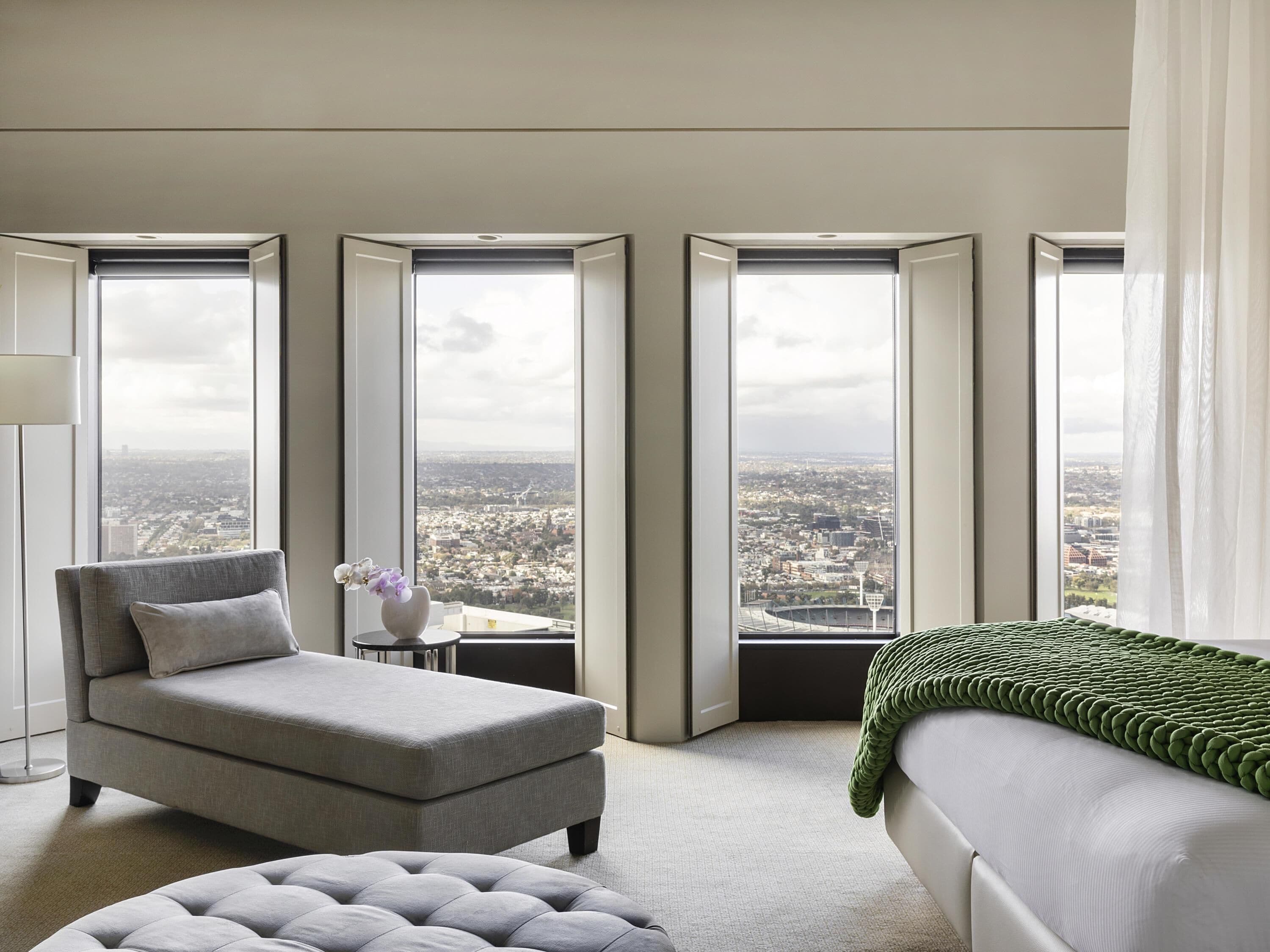 Suite, varias camas | Ropa de cama de alta calidad, colchones con acolchado adicional, minibar