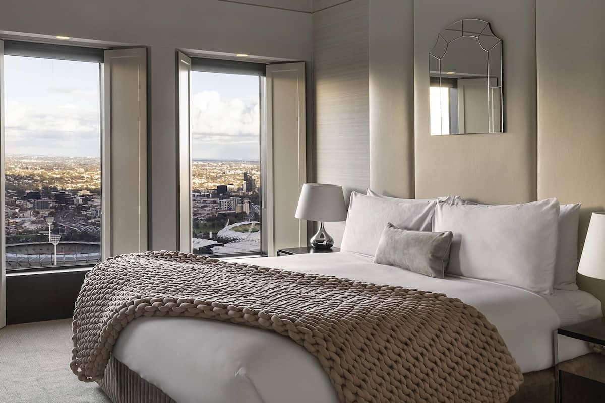 Deluxe Suite, 1 King Bed, City View | Premium bedding, pillowtop beds, minibar, in-room safe