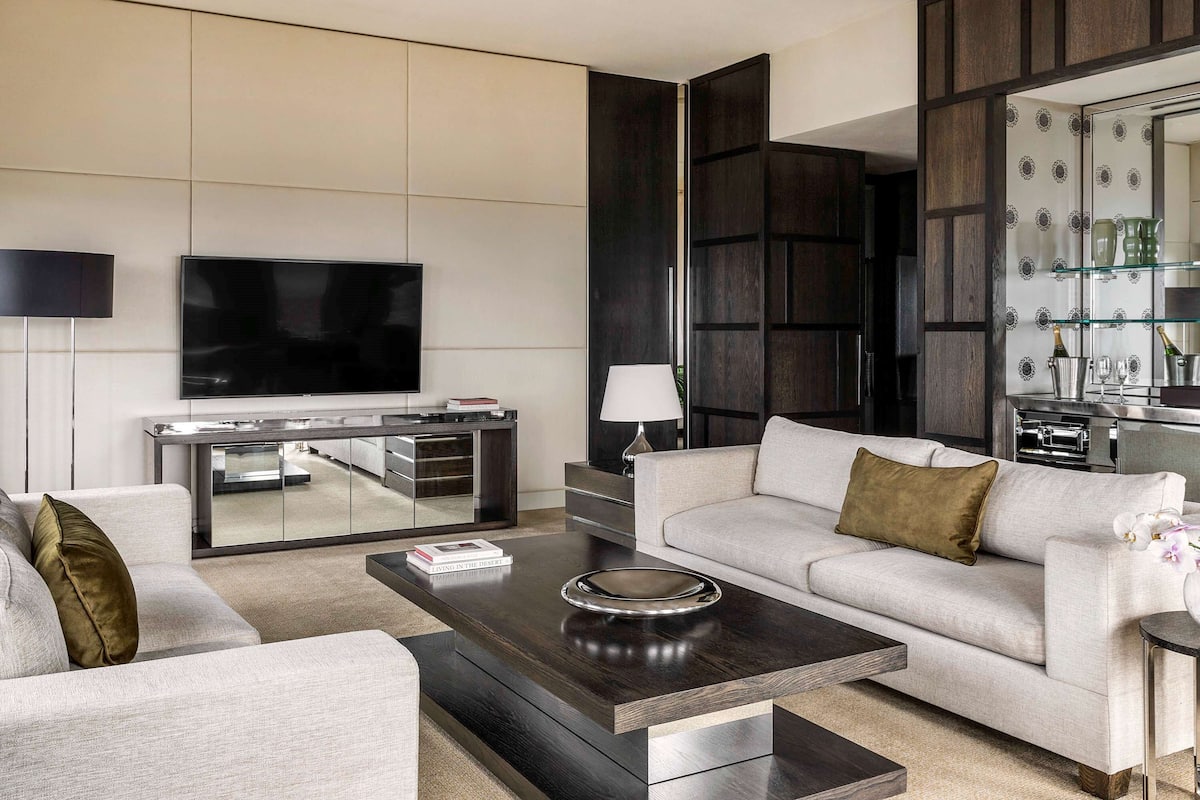 Suite, Beberapa Tempat Tidur | 1 kamar tidur, seprai premium, bantalan ekstra lembut, dan minibar