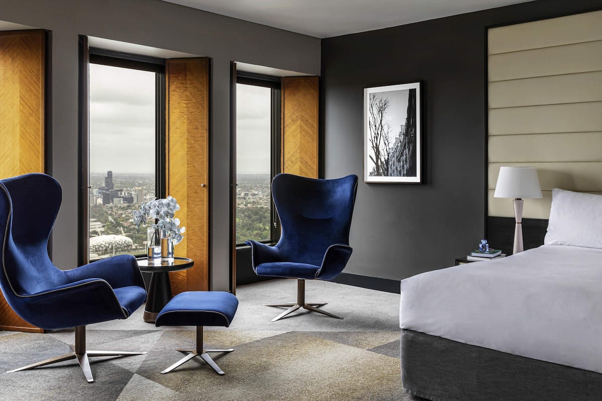 Deluxe Room, 1 King Bed, Park View | Premium bedding, pillowtop beds, minibar, in-room safe