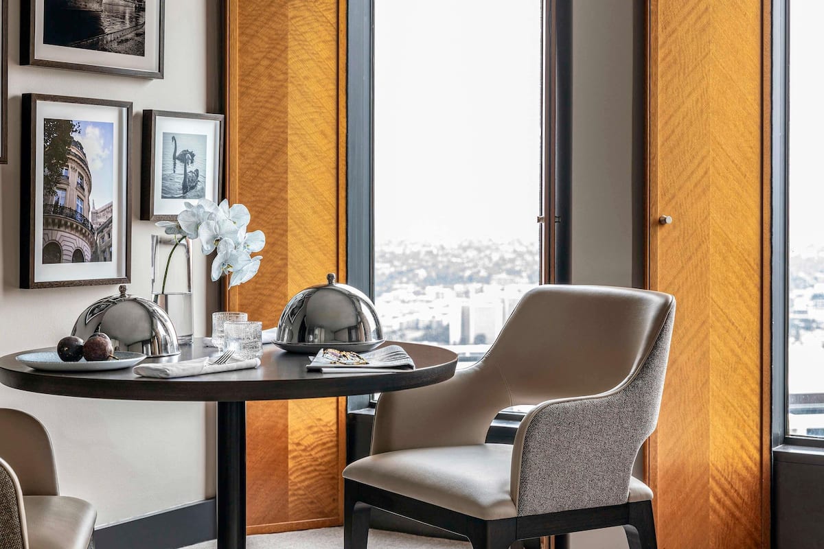Luxury Room, 1 King Bed, Club lounge access, City View (Club Sofitel Access)