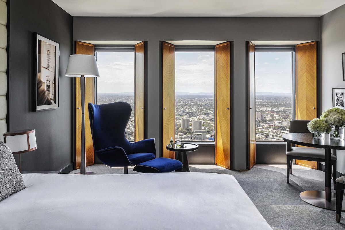Superior Room, 1 King Bed, City View | Premium bedding, pillowtop beds, minibar, in-room safe