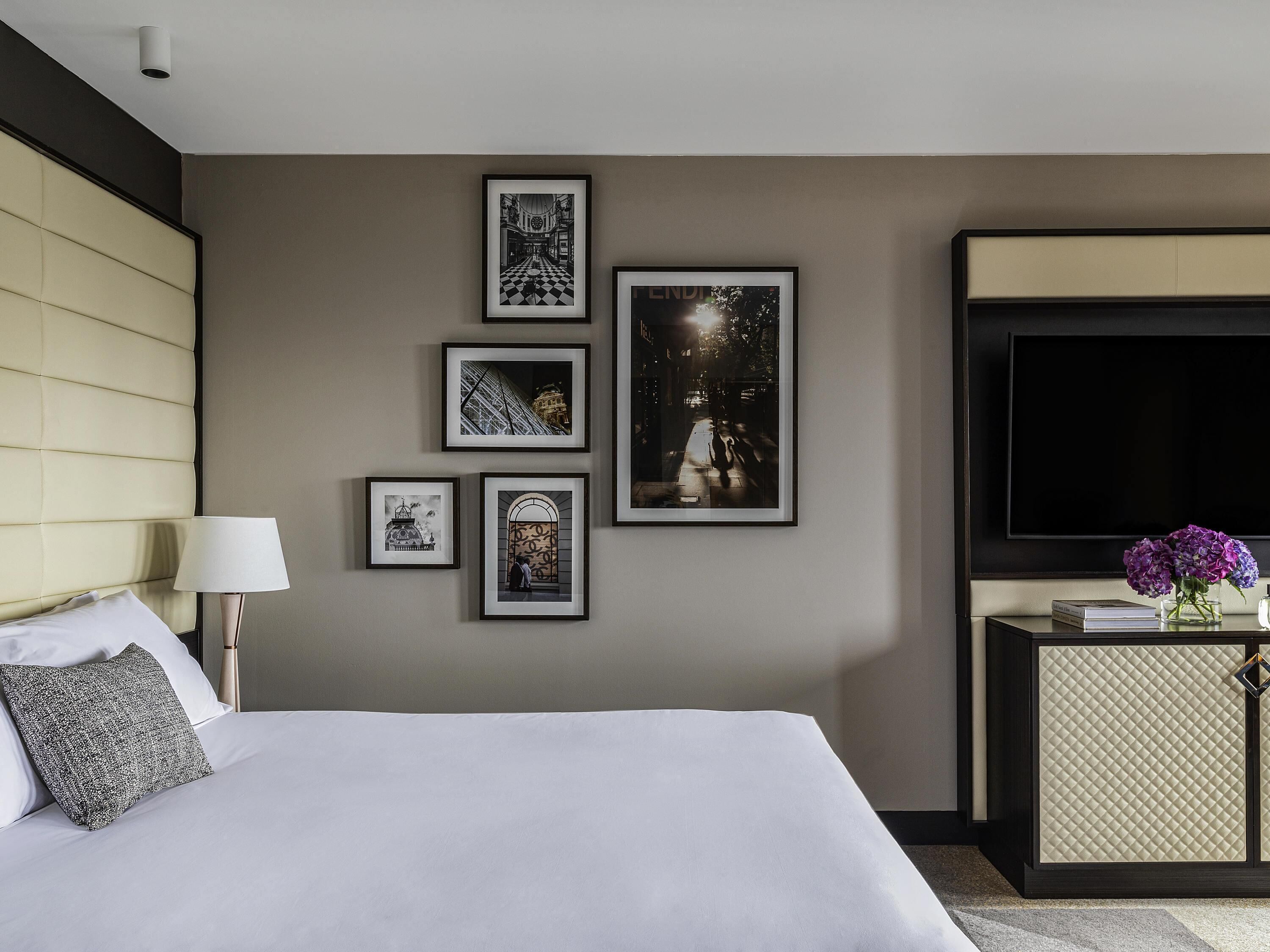Luxury Room, 1 King Bed, Corner (City or Bay Views) | Premium bedding, pillowtop beds, minibar, in-room safe