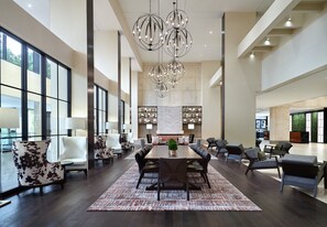 3 bars/lounges, lobby lounge