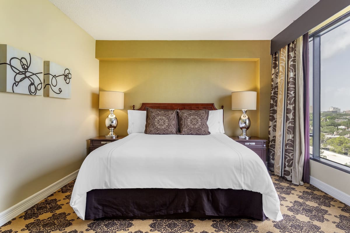 Suite, 1 King Bed (Galleria Suite) | Premium bedding, pillow-top beds, minibar, in-room safe