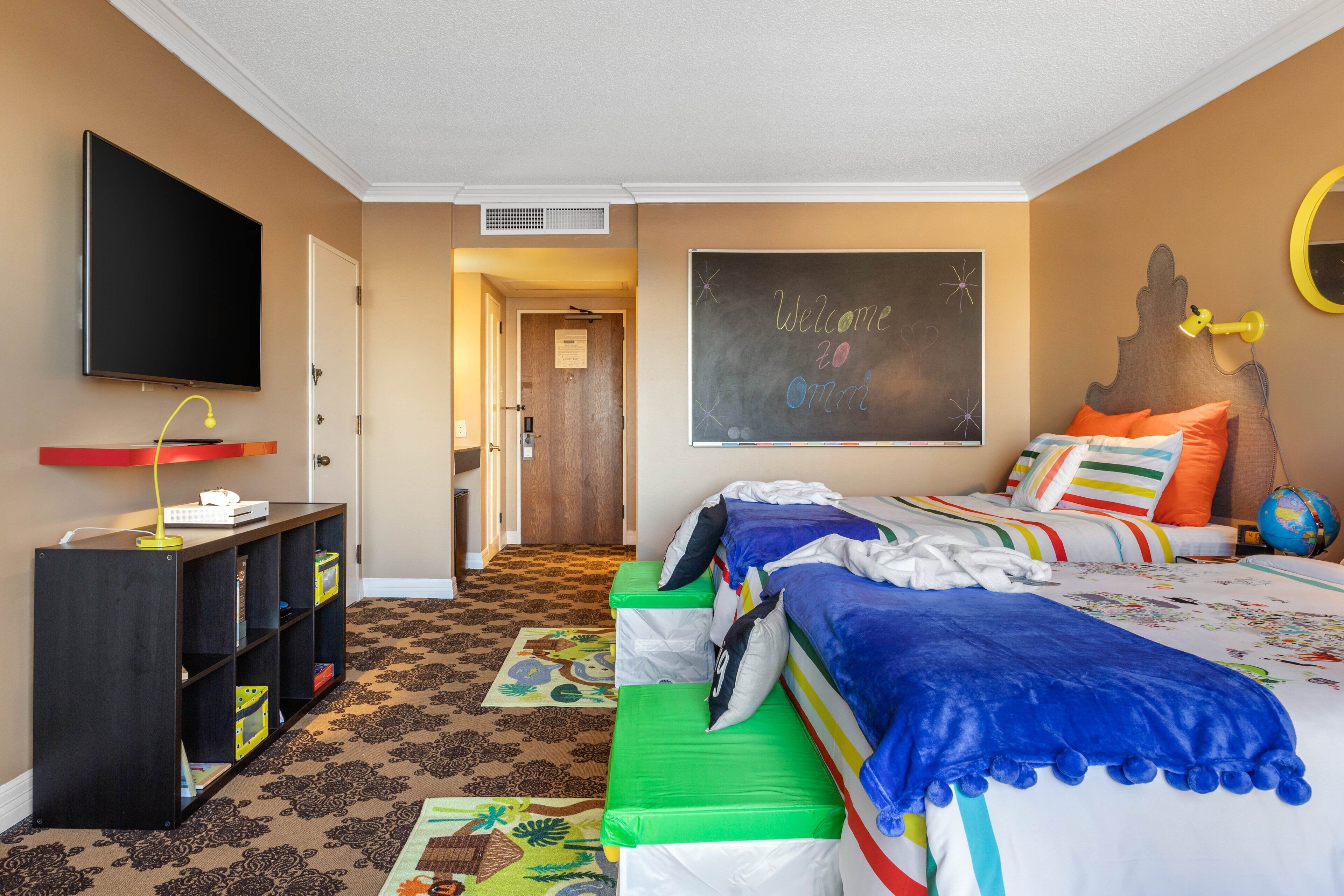 Suite, 2 grands lits (Kids Sensory Suite) | Literie de qualité, lit avec matelas à plateau-coussin, coffre-fort